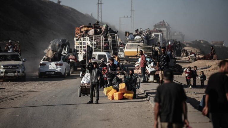 Israël dit que les civils qui restent dans la ville de Gaza seront considérés comme des « terroristes »