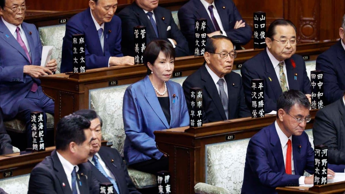 Le Japon élit pour la première fois une femme (conservatrice) Premier ministre