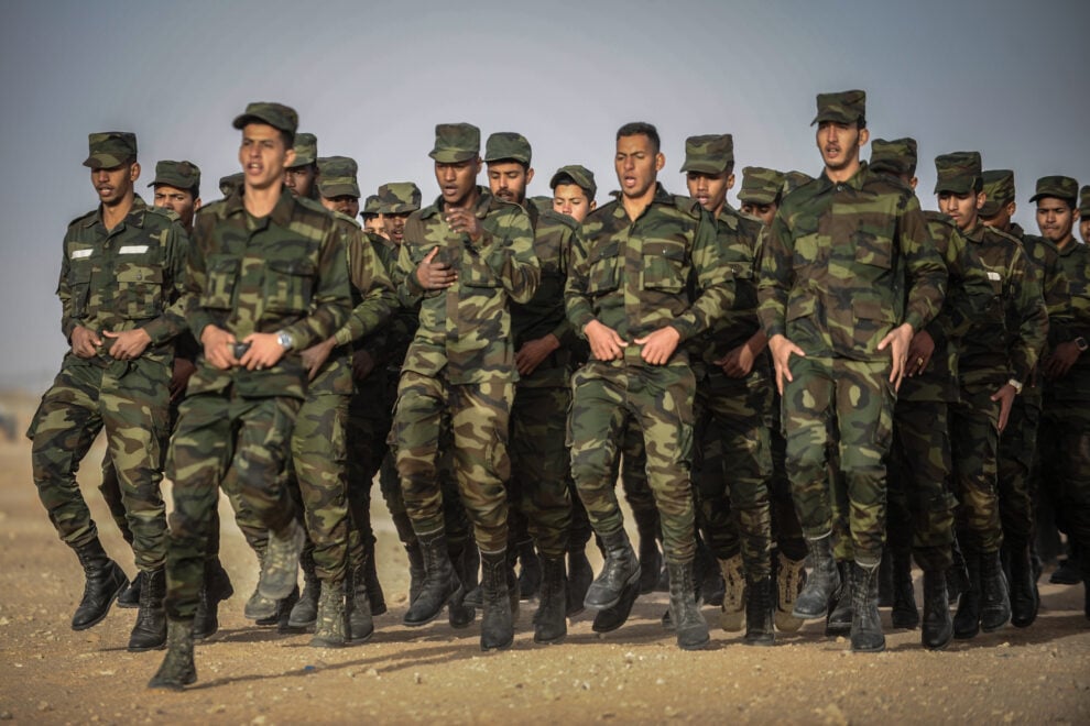 Défilé militaire dans les camps de réfugiés sahraouis de Tindouf (Algérie).