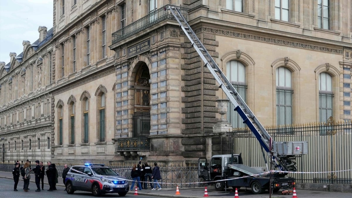 Suspect arrêté pour vol de bijoux du Louvre