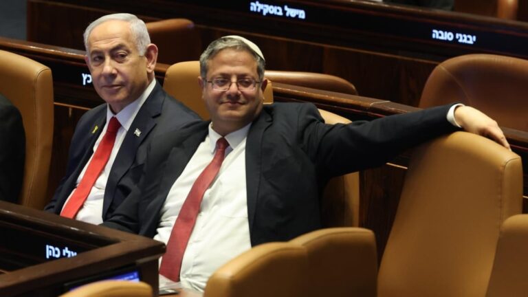 Un ministre israélien ultra-droit rend visite aux détenus de la flottille et les accuse de « terroristes »