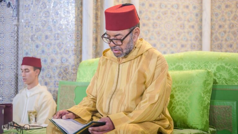 Dans un discours inédit, Mohamed VI invite les réfugiés sahraouis de Tindouf au retour : « Ce sont tous des Marocains »