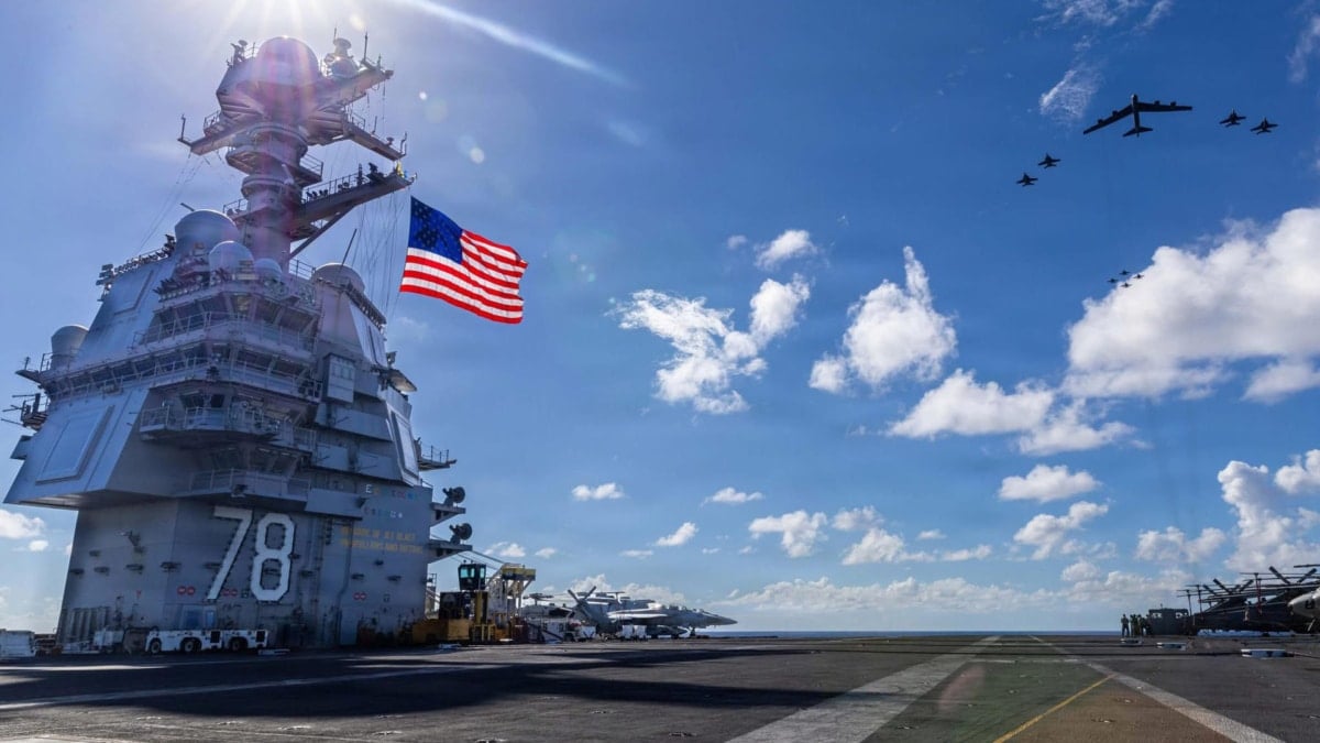 Il s'agit du porte-avions Gerald R. Ford, le plus grand des États-Unis