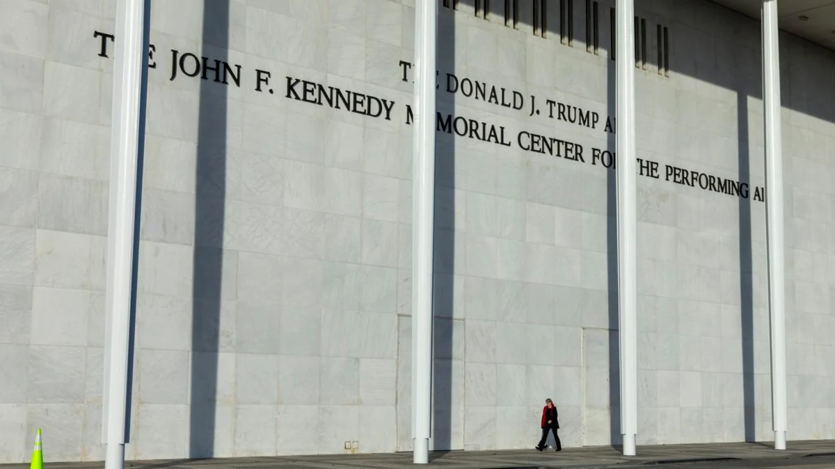 Pourquoi Trump est-il obsédé par son nom ?