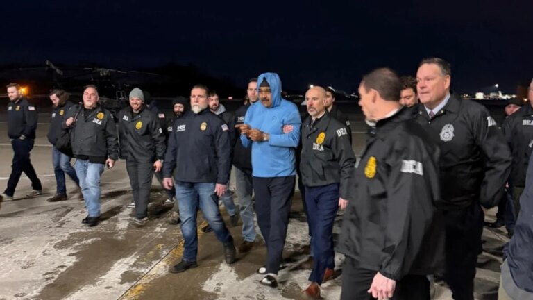 Maduro, de Caracas à une prison de Brooklyn en 24 heures