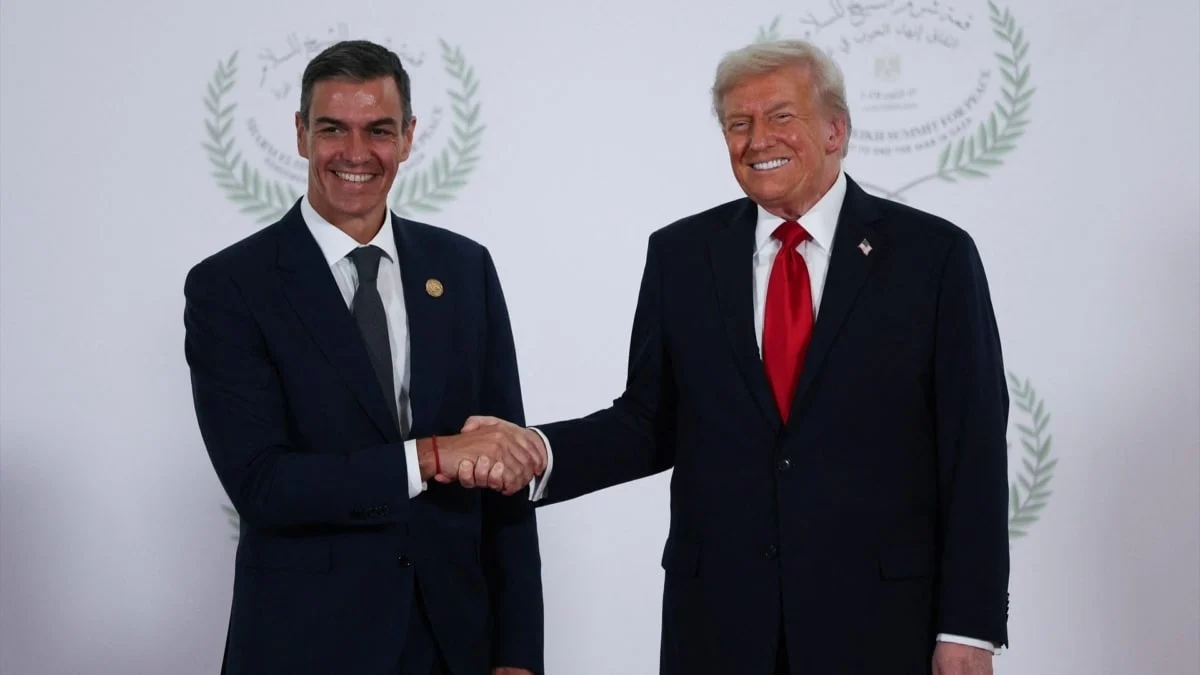 Pedro Sánchez y Donald Trump en la cumbre de Sharm El-Sheikh de octubre de 2025.