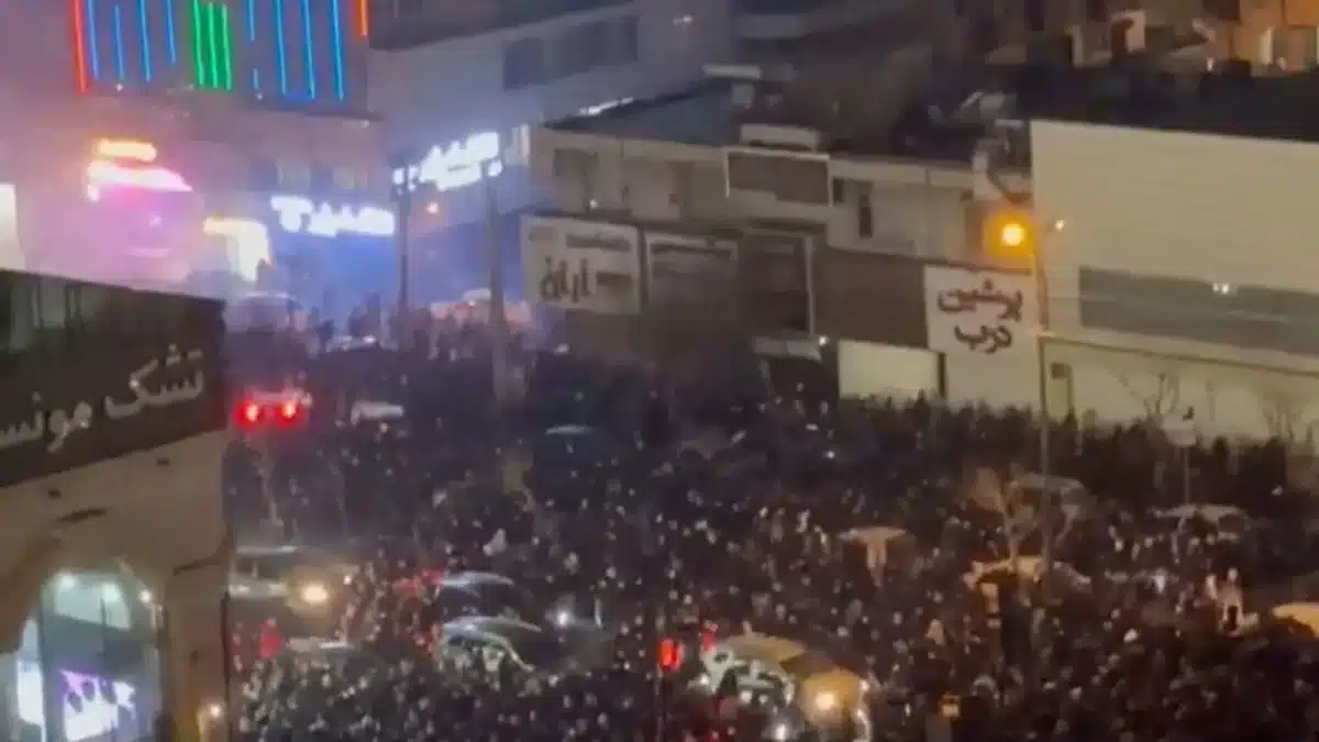 Irán recrudece la represión de las protestas, con hospitales desbordados por los heridos, y denuncia un