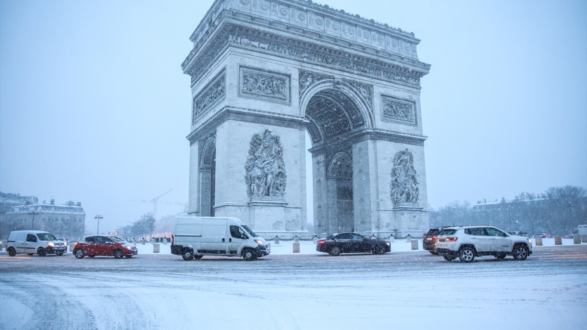 El temporal obliga a cancelar vuelos por toda Europa