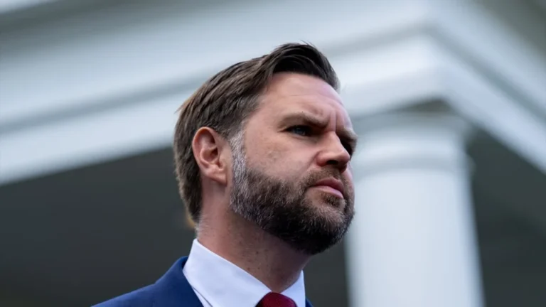 Le vice-président des États-Unis défend l'agent qui a tué la femme de Minneapolis : il bénéficie d'une « immunité absolue »