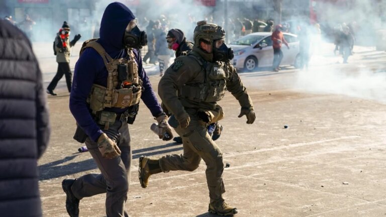 Les deux agents qui ont tué Pretti à Minneapolis, séparés du service