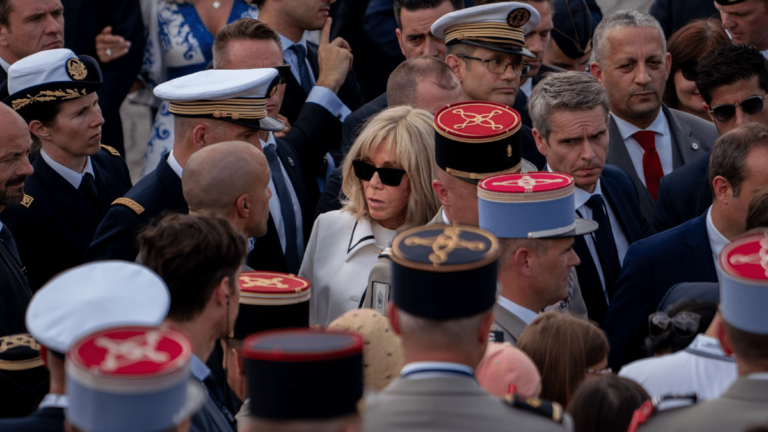 Un médium et une galeriste, parmi les condamnés pour cyberharcèlement Brigitte Macron
