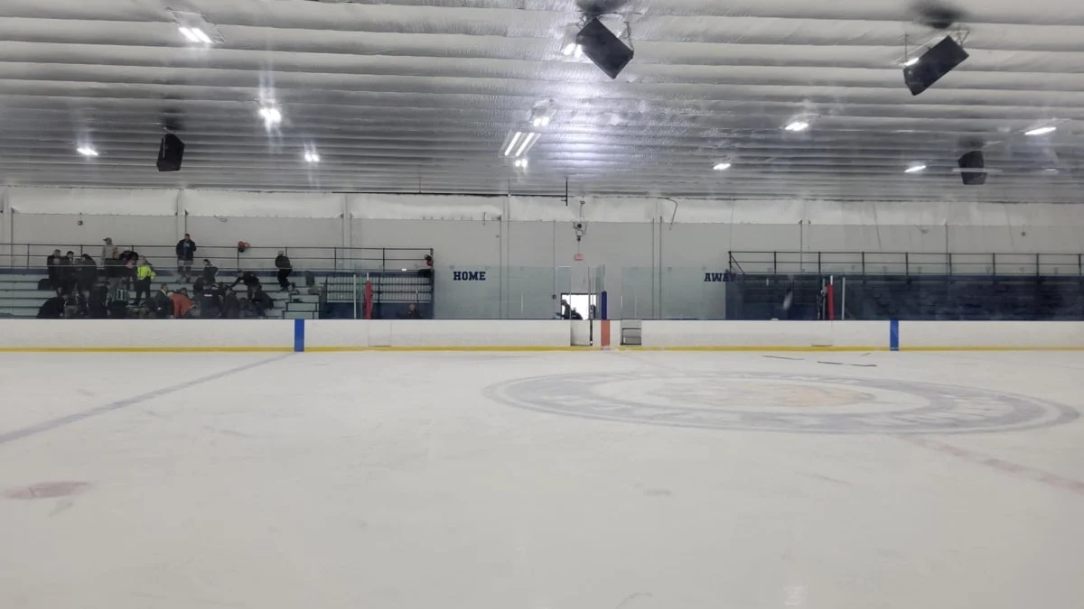 Al menos dos muertos, incluida una niña, tras un tiroteo durante un partido de hockey en Rhode Island