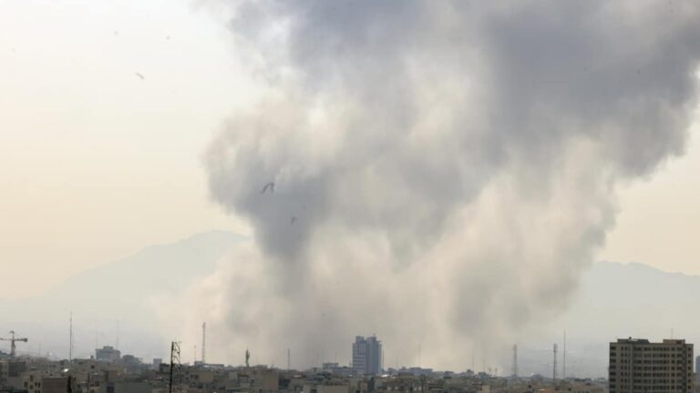 Israël lance une frappe préventive contre l'Iran et déclare l'état d'urgence