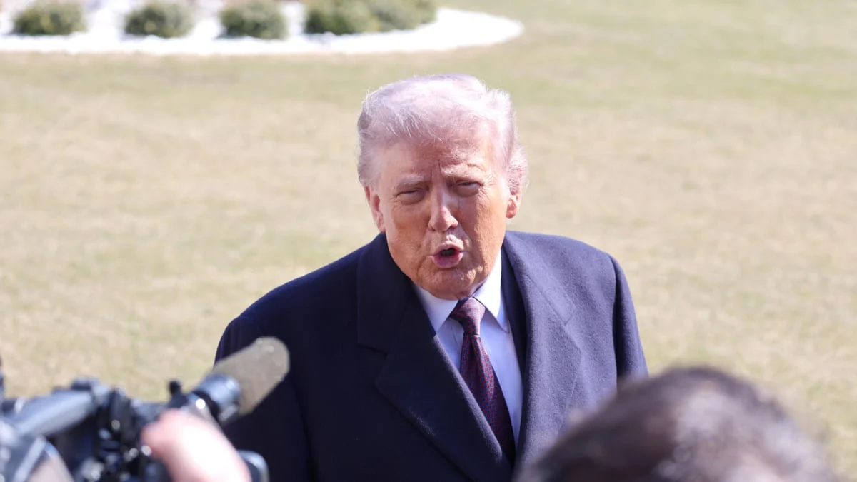 Donald Trump habla con los medios sobre Cuba