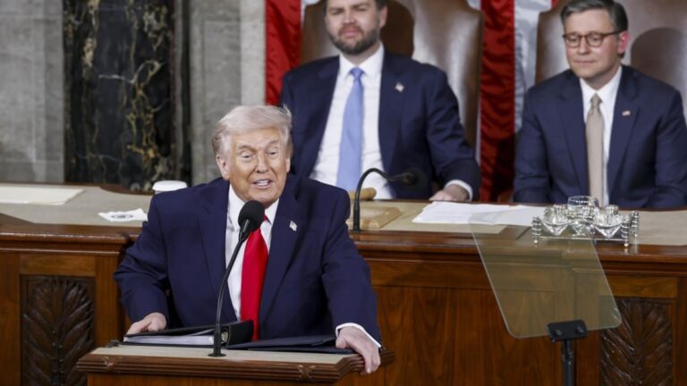 Trump attaque les démocrates dans son plus long discours