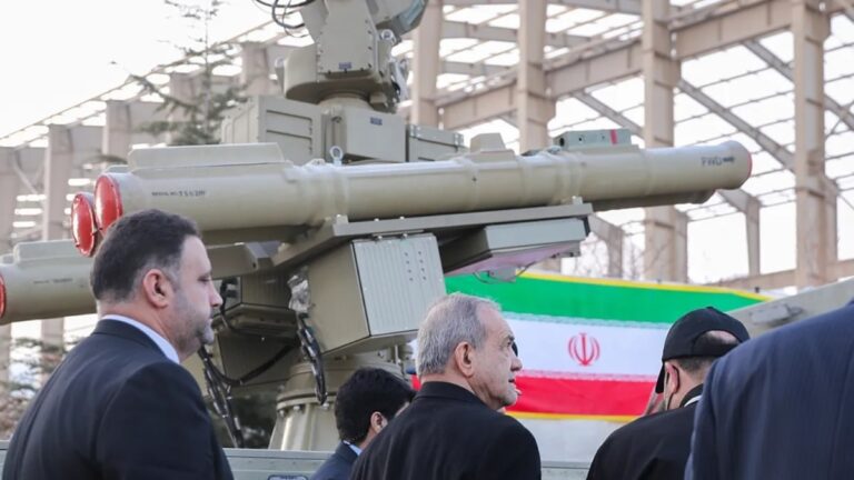 un million de soldats et le plus grand arsenal de missiles du Moyen-Orient