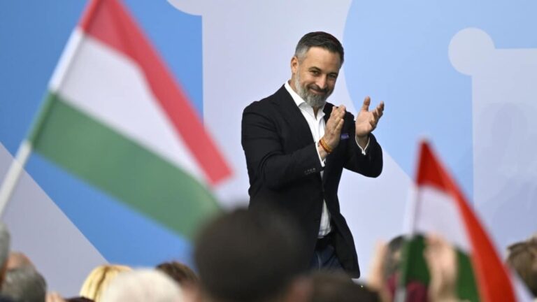 Abascal critique le manque de sécurité en Espagne dû à l'immigration par rapport à la Hongrie