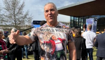 Ákos Szilágyi, le « dessinateur » d'Orbán : « Seuls les patriotes nous sauvent »