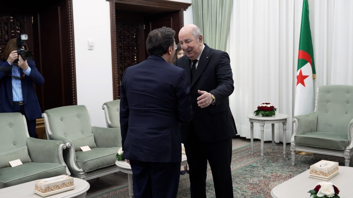 Albares se reúne con el presidente de Argelia en señal del deshielo de las relaciones tras el giro en el Sáhara