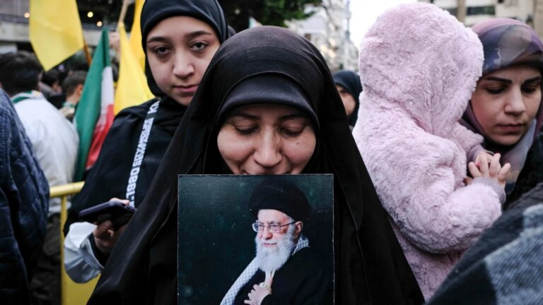 Khamenei « s'est sacrifié pour l'Iran » en ne s'échappant pas alors que l'attaque se profilait