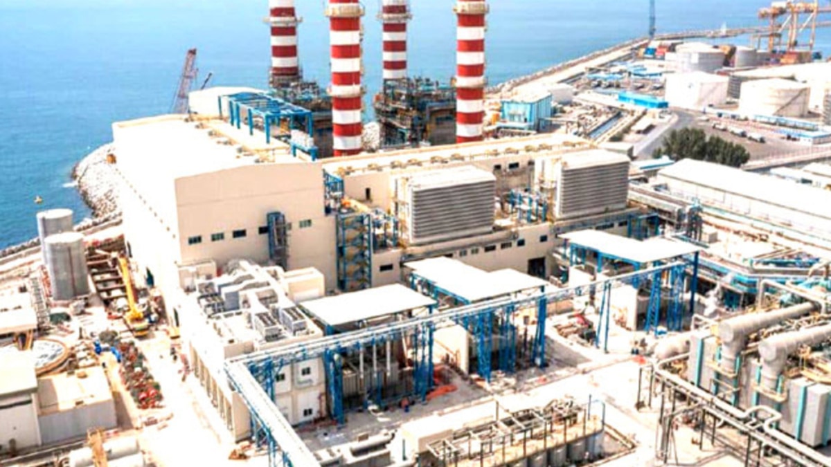 Irán bombardea una desalinizadora de Bahréin como respuesta a un ataque similar de EEUU