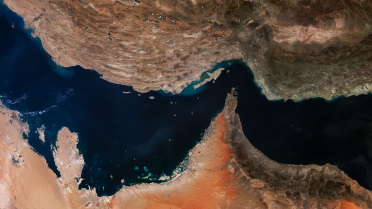 La route par laquelle quatre navires ont quitté le détroit d'Ormuz