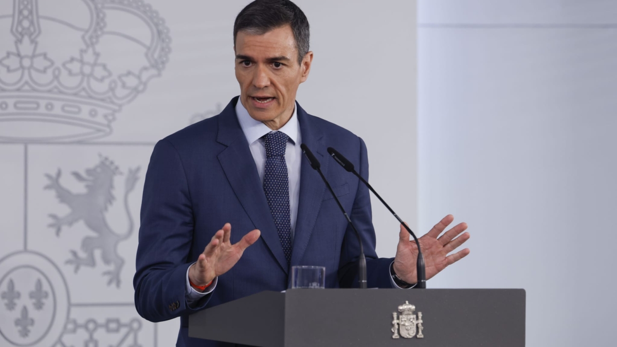 MADRID, 20/03/2026.- El presidente del Gobierno, Pedro Sánchez, durante su comparecencia este viernes tras finalizar la reunión del Consejo de Ministros extraordinario en la Moncloa. EFE/Javier Lizón