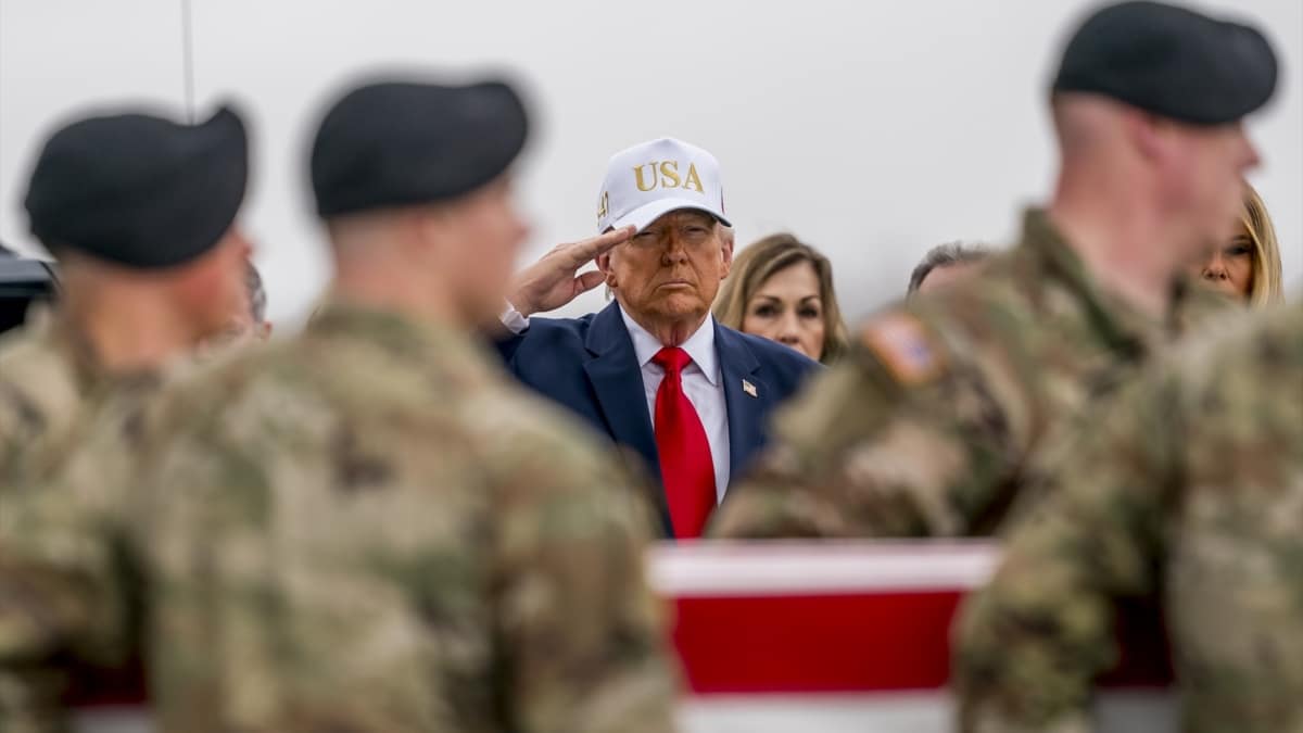 Trump anuncia la destrucción de 10 barcos minadores iraníes en el estrecho de Ormuz y amenaza con un