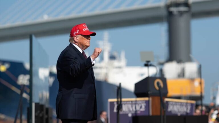 Trump assure que le gouvernement cubain « va tomber très bientôt » et évoque les négociations avec les États-Unis