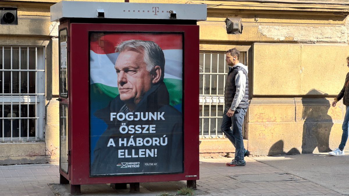 Cartel electoral de Viktor Orbán con el lema:
