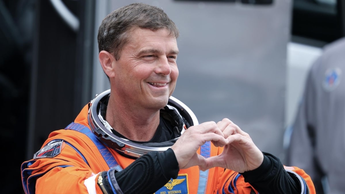 Reid Wiseman, el comandante de la misión espacial que ha llevado a la humanidad lo más lejos Tierra que ha alcanzado nunca: la misión Artemis II.