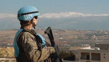 Israël admet avoir commis des attaques pendant la trêve au Liban alors que l'ONU cible le Hezbollah pour la mort des Casques bleus