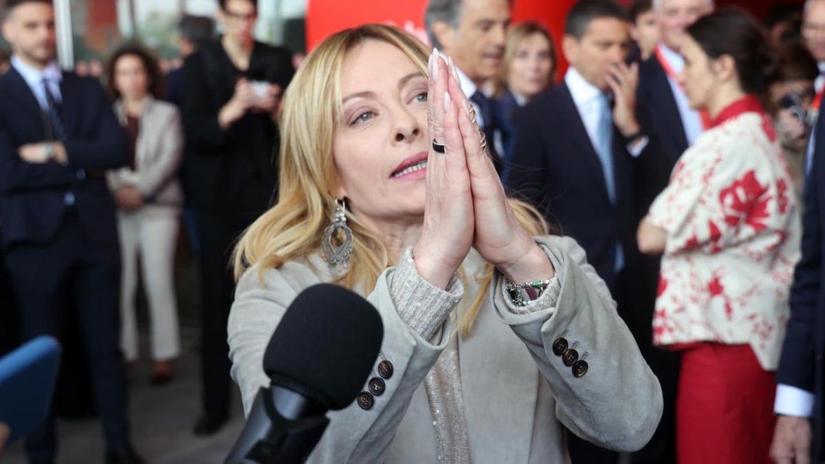 Giorgia Meloni, primera ministra de Italia, en el Salón del Móvil de Milán.