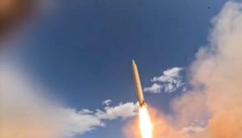 L'Iran répond aux attaques américaines et lance une offensive sur ses bases du Golfe en plein sommet de l'OTAN