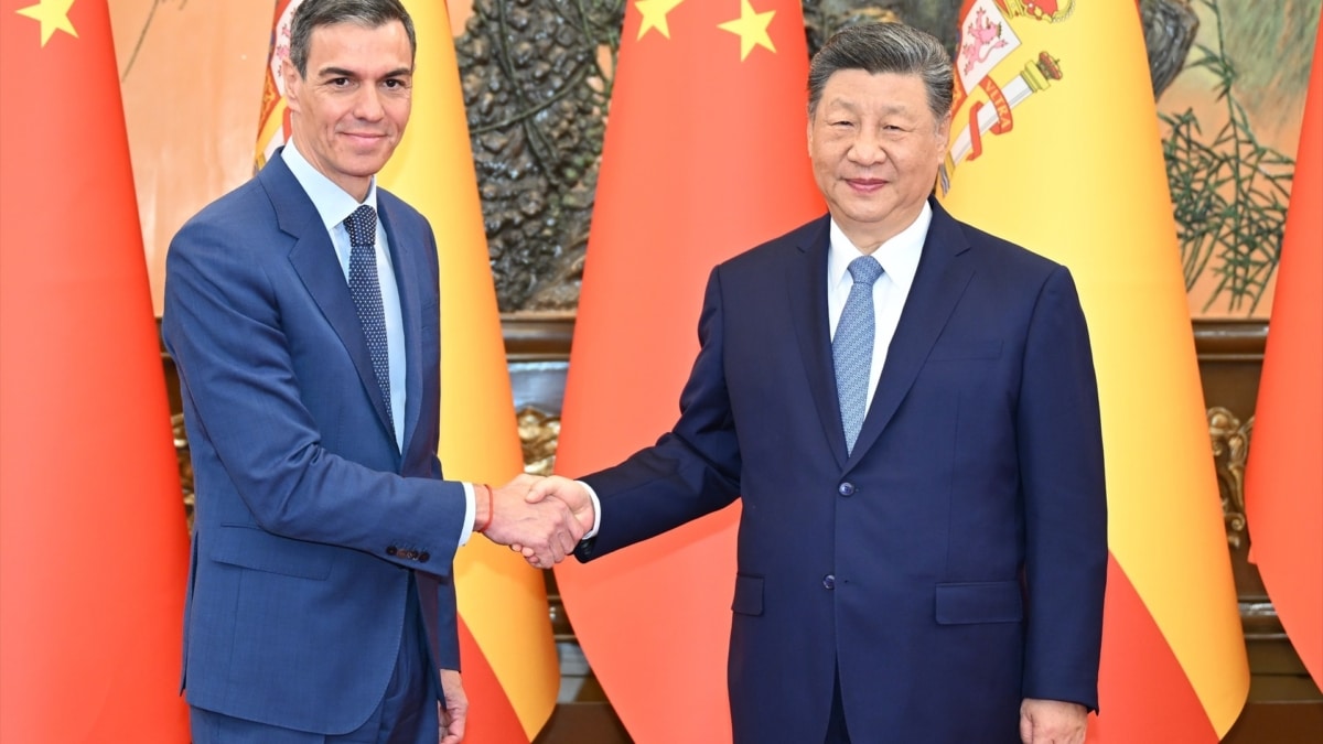 El presidente del Gobierno, Pedro Sánchez, junto al presidente chino, Xi Jinping