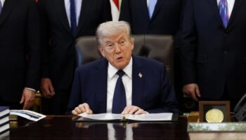 Trump annonce une initiative humanitaire pour permettre le départ des navires coincés par la fermeture d'Ormuz