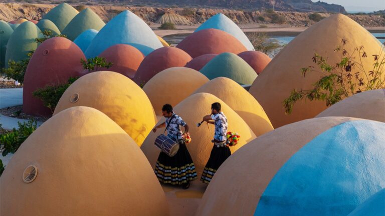Oasis de couleurs à Ormuz, paradis face au détroit de la Discorde