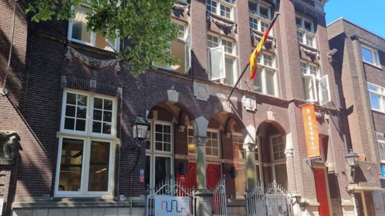 Pourquoi d'autres pays s'emparent du siège de l'Institut Cervantes