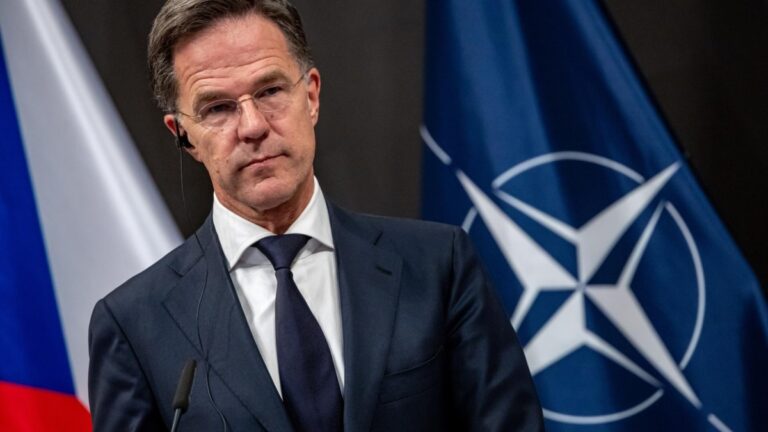 Suspendre ou expulser l’Espagne de l’OTAN ?