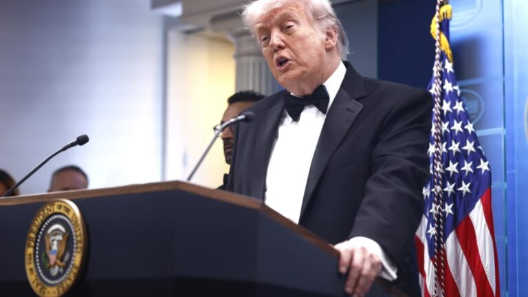 Trump est sauvé après l'attaque d'un « homme armé solitaire »