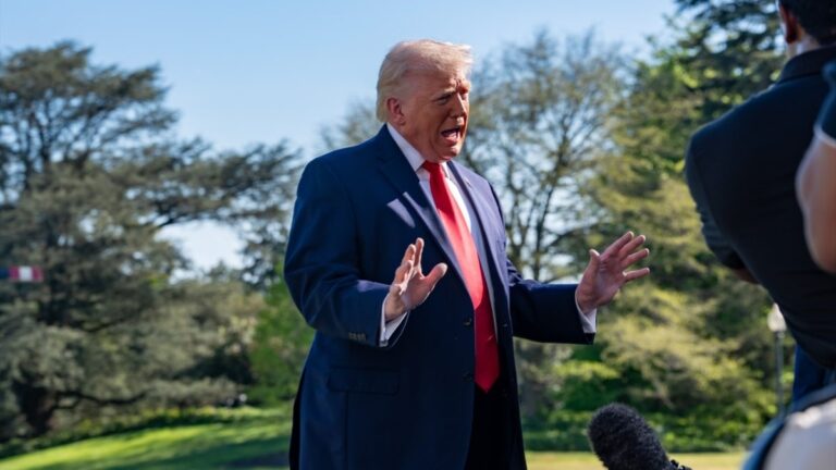 Trump menace d' »éliminer immédiatement » tout navire iranien qui contesterait le blocus américain d'Ormuz