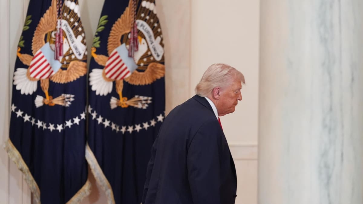 Donald Trump al final de su discurso a la nación en Washington.