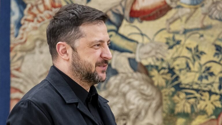 Zelensky affirme que l'Ukraine est prête à une trêve de Pâques après l'annonce du cessez-le-feu par Poutine