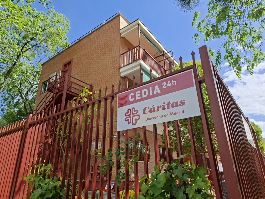 Extérieur du centre CEDIA pour sans-abri de Cáritas