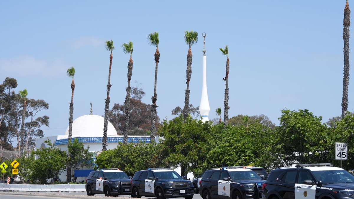 Al menos cinco muertos, dos de ellos los tiradores, en un ataque contra una mezquita en San Diego
