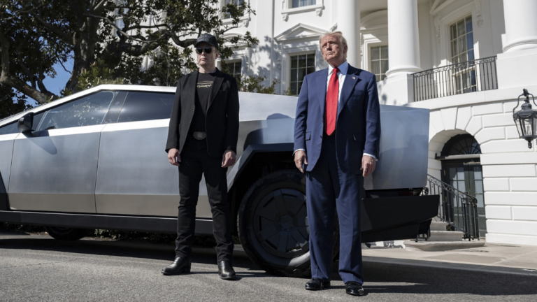 Elon Musk scelle sa réconciliation avec Trump et dirige le tribunal des cadres qui accompagnera le président en Chine