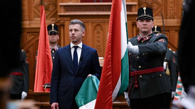 Magyar assume le nouveau gouvernement