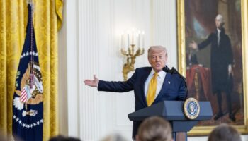 Trump donne à l'UE jusqu'au 4 juillet pour se conformer à l'accord commercial et menace d'augmenter les droits de douane