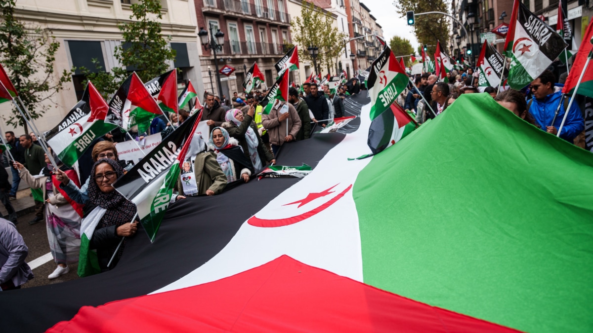Bandera del Sáhara Occidental en una manifestación en Madrid