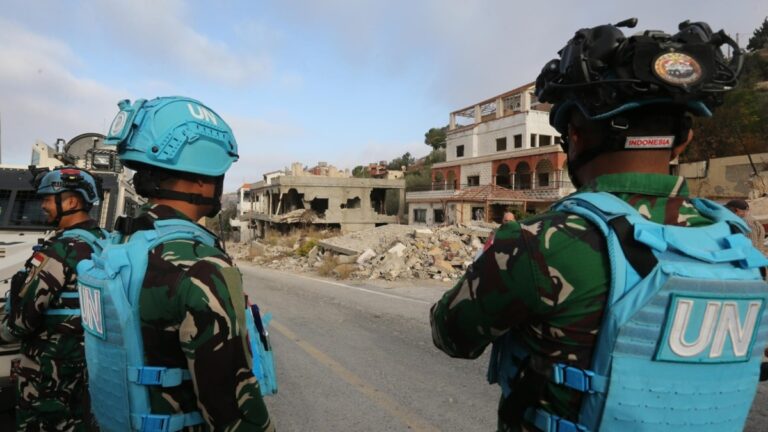 Un casque bleu tué et deux blessés au Liban